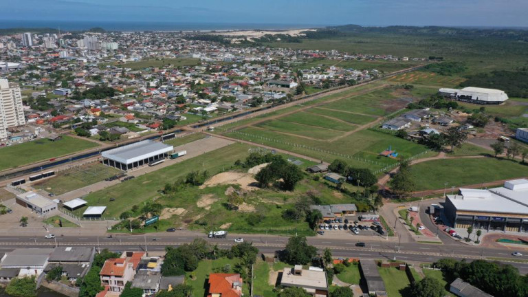 Imagem Terreno à Venda, 10.645 m² em Beira Mar - Torres Imagem Terreno à Venda, 10.645 m² em Beira Mar - Torres