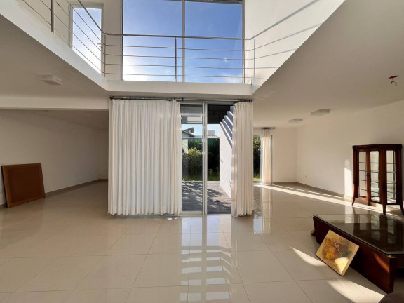 Imagem Casa com 3 Quartos à Venda, em Campeche - Florianópolis Imagem Casa com 3 Quartos à Venda, em Campeche - Florianópolis
