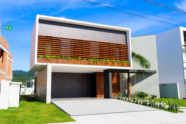 Casa com 3 Quartos à Venda, 424 m² em Santa Regina - Camboriú
