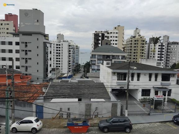 Imagem Casa com 3 Quartos à Venda, em Centro - Florianópolis Imagem Casa com 3 Quartos à Venda, em Centro - Florianópolis