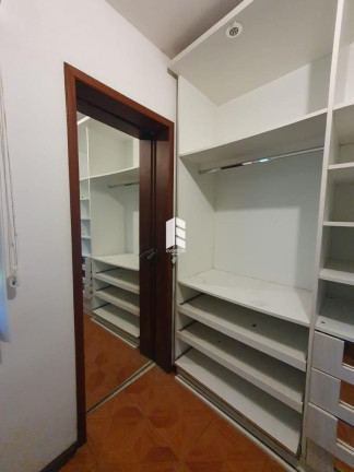 Imagem Casa com 3 Quartos à Venda, 180 m² em Camobi - Santa Maria
