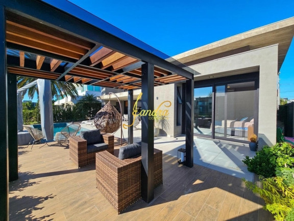 Imagem Casa de Condomínio com 4 Quartos à Venda, 254 m² em Centro - Xangri-la