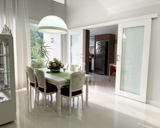 Imagem Casa com 4 Quartos à Venda, 545 m² em América - Joinville Imagem Casa com 4 Quartos à Venda, 545 m² em América - Joinville