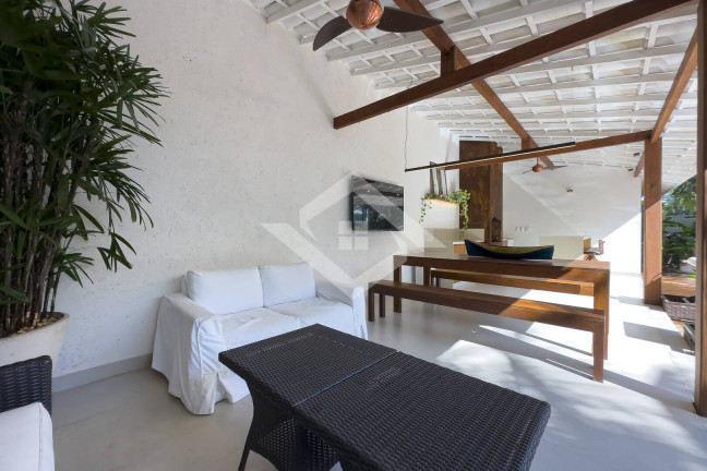 Imagem Casa com 6 Quartos à Venda, 430 m² em Barra Da Tijuca - Rio De Janeiro Imagem Casa com 6 Quartos à Venda, 430 m² em Barra Da Tijuca - Rio De Janeiro