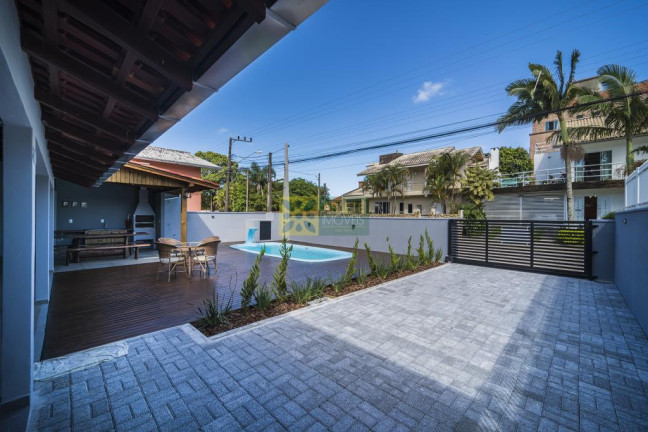 Casa com 4 Quartos à Venda, 135 m² em Bombas - Bombinhas