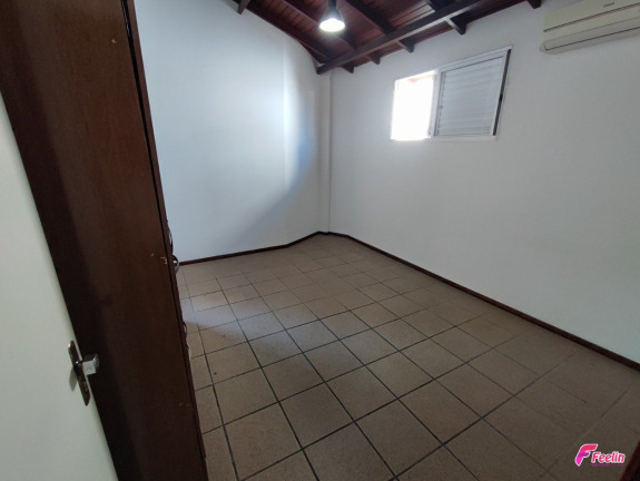 Imagem Casa com 5 Quartos à Venda, 259 m² em Santinho - Florianópolis