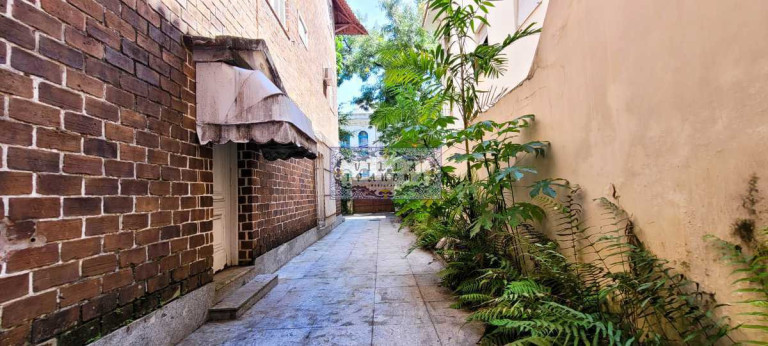 Imagem Imóvel com 14 Quartos à Venda, 606 m² em Humaitá - Rio De Janeiro Imagem Imóvel com 14 Quartos à Venda, 606 m² em Humaitá - Rio De Janeiro