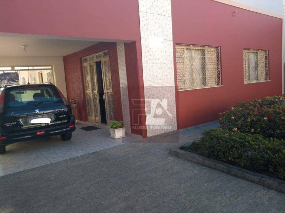 Casa com 3 Quartos à Venda, 450 m² em Centro - Lorena
