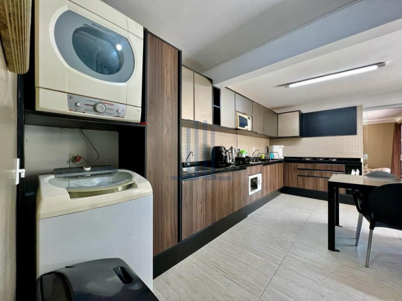 Imagem Casa com 4 Quartos à Venda, 211 m² em Tomazetti - Santa Maria