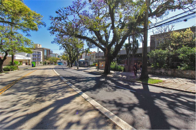 Imagem Casa com 3 Quartos à Venda, 179 m² em Petrópolis - Porto Alegre Imagem Casa com 3 Quartos à Venda, 179 m² em Petrópolis - Porto Alegre