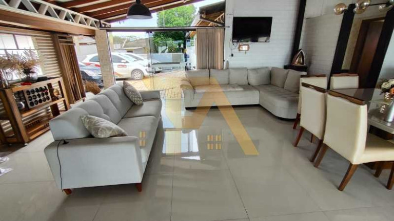 Imagem Imóvel com 3 Quartos à Venda, 362 m² em Araçatuba - Imbituba