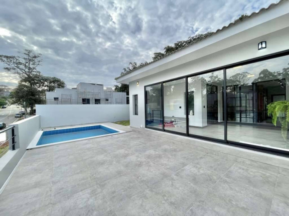 Casa com 3 Quartos à Venda, 321 m² em Granja Viana - Cotia