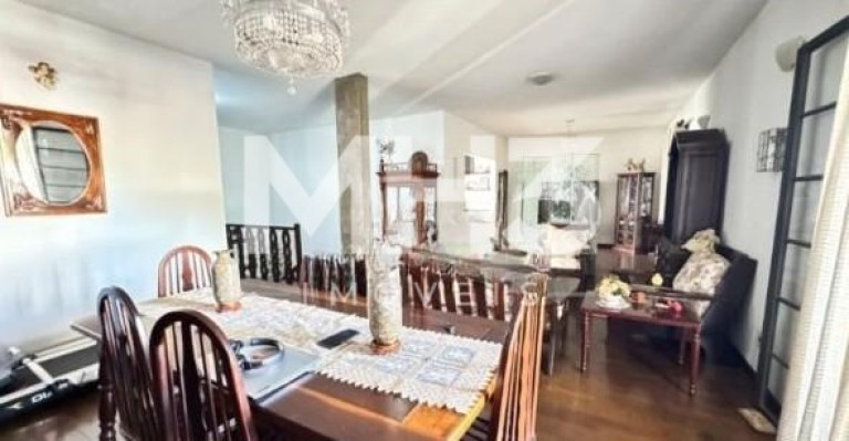 Sobrado com 4 Quartos à Venda, 296 m² em Jardim Das Paineiras - Campinas