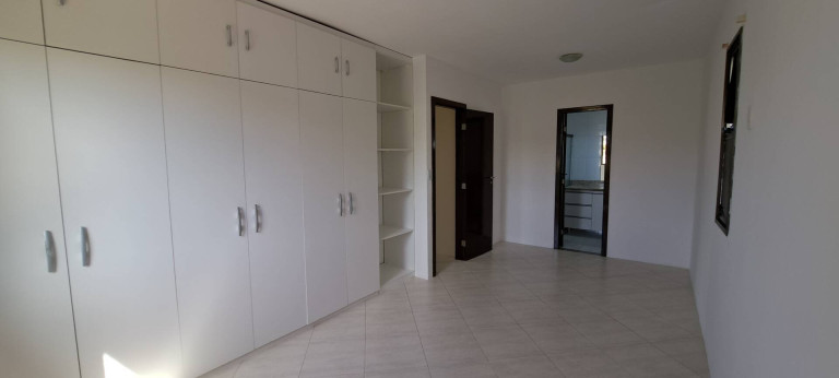 Imagem Casa com 4 Quartos para Alugar,  em Lauro De Freitas