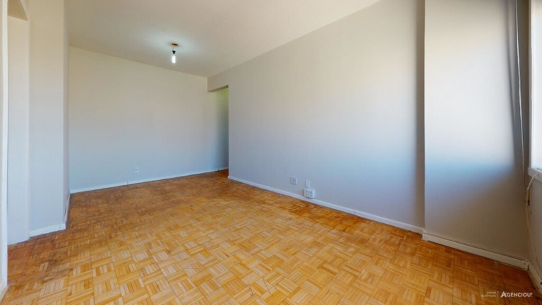 Imagem Imóvel com 2 Quartos à Venda, 74 m² em Menino Deus - Porto Alegre Imagem Imóvel com 2 Quartos à Venda, 74 m² em Menino Deus - Porto Alegre