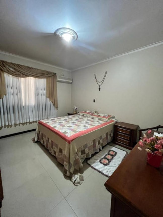 Imagem Sobrado com 4 Quartos à Venda, 216 m² em Guanabara - Joinville