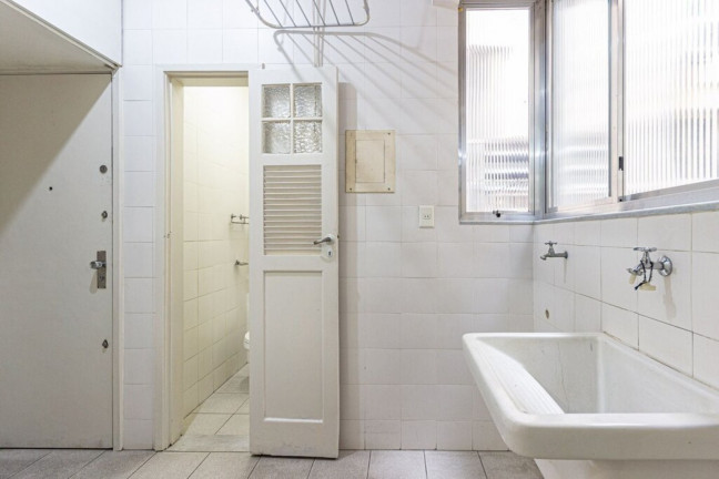 Imagem Imóvel com 3 Quartos à Venda, 126 m² em Copacabana - Rio De Janeiro Imagem Imóvel com 3 Quartos à Venda, 126 m² em Copacabana - Rio De Janeiro