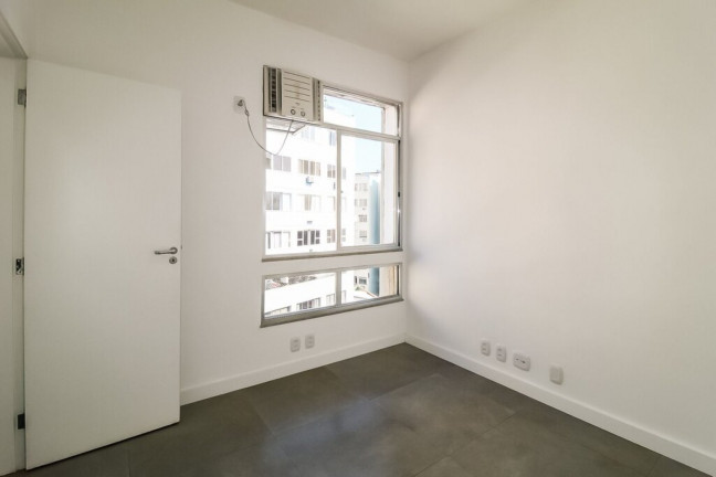 Imagem Imóvel com 2 Quartos à Venda, 72 m² em Copacabana - Rio De Janeiro Imagem Imóvel com 2 Quartos à Venda, 72 m² em Copacabana - Rio De Janeiro