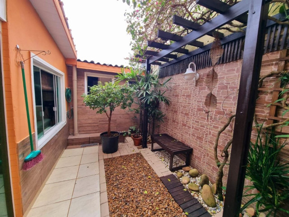 Imagem Casa com 3 Quartos à Venda, 125 m² em Capão Raso - Curitiba
