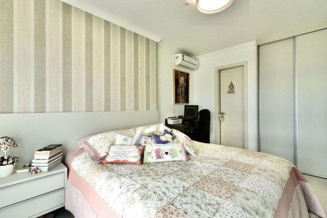 Imagem Imóvel com 1 Quarto à Venda, 45 m² em Cristal - Porto Alegre Imagem Imóvel com 1 Quarto à Venda, 45 m² em Cristal - Porto Alegre