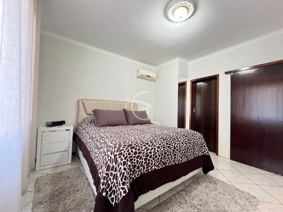 Imagem Casa com 3 Quartos à Venda, em Glória - Joinville Imagem Casa com 3 Quartos à Venda, em Glória - Joinville