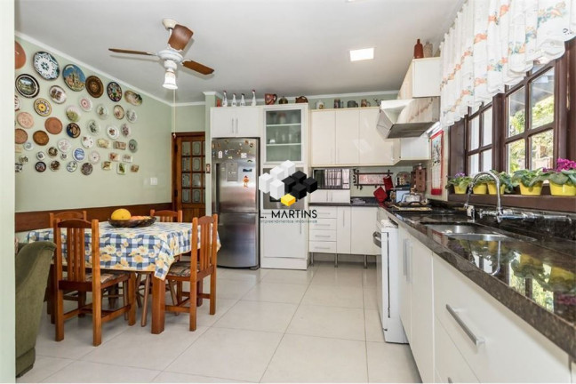 Imagem Casa com 4 Quartos à Venda, 525 m² em Jardim Sabará - Porto Alegre Imagem Casa com 4 Quartos à Venda, 525 m² em Jardim Sabará - Porto Alegre