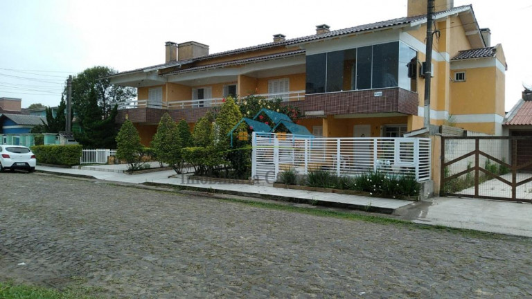 Sobrado com 3 Quartos à Venda, 210 m² em Capão Novo - Capão Da Canoa