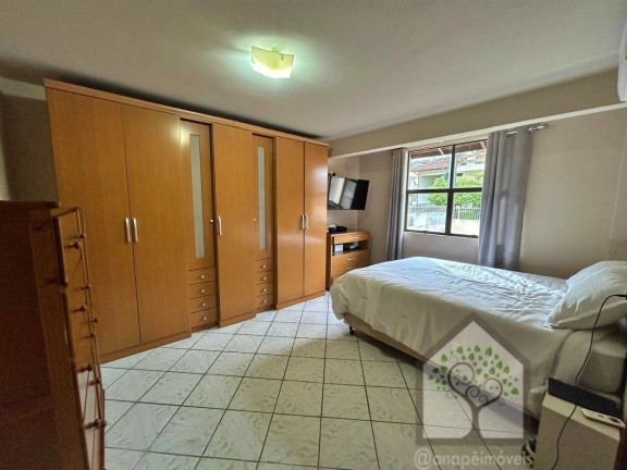 Imagem Casa com 4 Quartos à Venda, 396 m² em Itacorubi - Florianópolis Imagem Casa com 4 Quartos à Venda, 396 m² em Itacorubi - Florianópolis