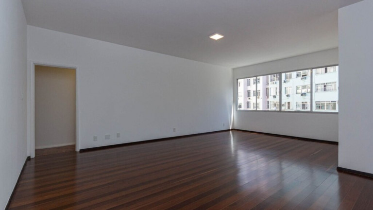 Imagem Imóvel com 3 Quartos à Venda, 135 m² em Copacabana - Rio De Janeiro Imagem Imóvel com 3 Quartos à Venda, 135 m² em Copacabana - Rio De Janeiro