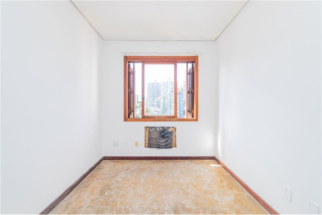 Imagem Imóvel com 3 Quartos à Venda, 220 m² em Petrópolis - Porto Alegre Imagem Imóvel com 3 Quartos à Venda, 220 m² em Petrópolis - Porto Alegre
