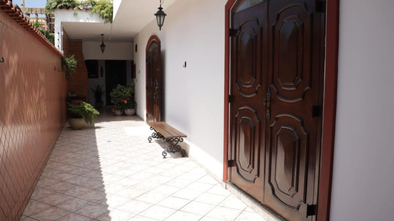 Imagem Casa com 3 Quartos à Venda, 349 m² em São Jorge - Santos Imagem Casa com 3 Quartos à Venda, 349 m² em São Jorge - Santos