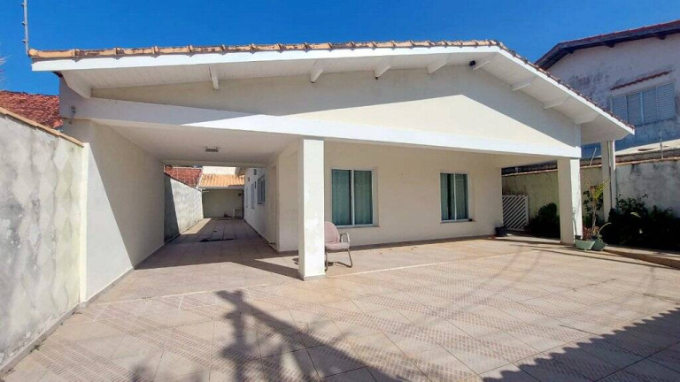 Casa com 4 Quartos à Venda, 300 m² em Balneário Stella Maris - Peruíbe