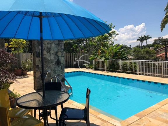 Imagem Casa com 6 Quartos à Venda, 700 m² em América - Joinville Imagem Casa com 6 Quartos à Venda, 700 m² em América - Joinville