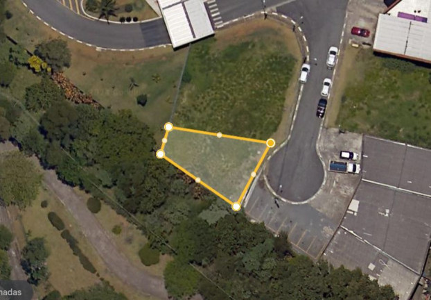Terreno à Venda ou Locação, 257 m² em Palm Hills - Cotia