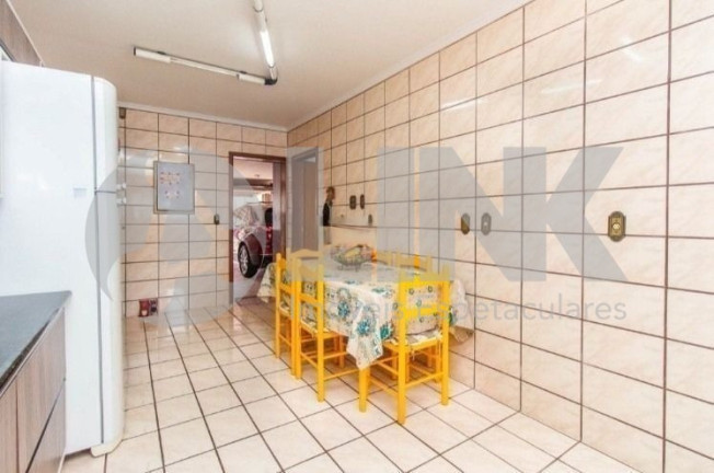 Imagem Casa com 4 Quartos à Venda, 259 m² em Jardim Itu - Porto Alegre Imagem Casa com 4 Quartos à Venda, 259 m² em Jardim Itu - Porto Alegre