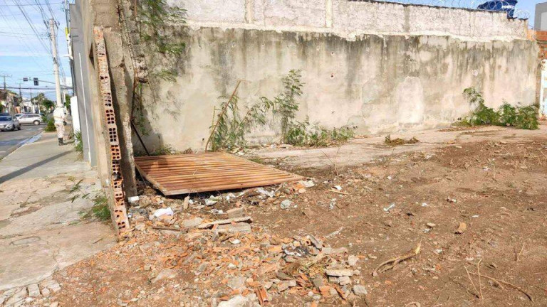 Imagem Terreno à Venda, 1.500 m² em Cuiabá Imagem Terreno à Venda, 1.500 m² em Cuiabá