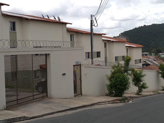 Casa com 2 Quartos à Venda, 60 m² em Cabral - Contagem