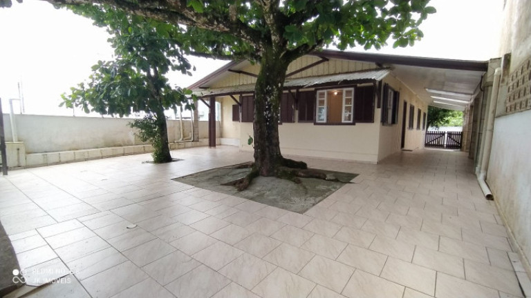 Imagem Casa com 5 Quartos para Temporada, 110 m² em Barra Do Saí - Itapoá Imagem Casa com 5 Quartos para Temporada, 110 m² em Barra Do Saí - Itapoá