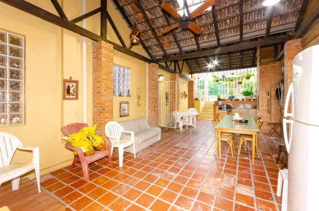 Imagem Casa com 4 Quartos à Venda,  em Petrópolis - Porto Alegre