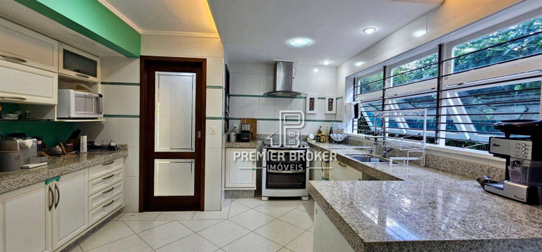 Imagem Casa com 5 Quartos à Venda, 160 m² em Albuquerque - Teresópolis Imagem Casa com 5 Quartos à Venda, 160 m² em Albuquerque - Teresópolis