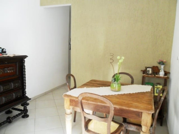 Casa com 2 Quartos para Alugar,  em Centro - Pindamonhangaba