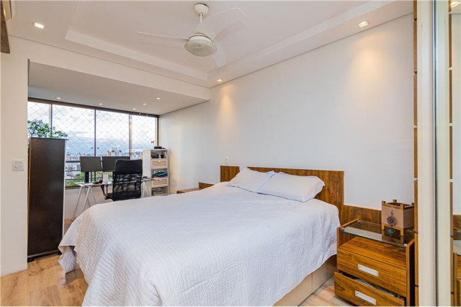Imagem Imóvel com 3 Quartos à Venda, em Menino Deus - Porto Alegre Imagem Imóvel com 3 Quartos à Venda, em Menino Deus - Porto Alegre