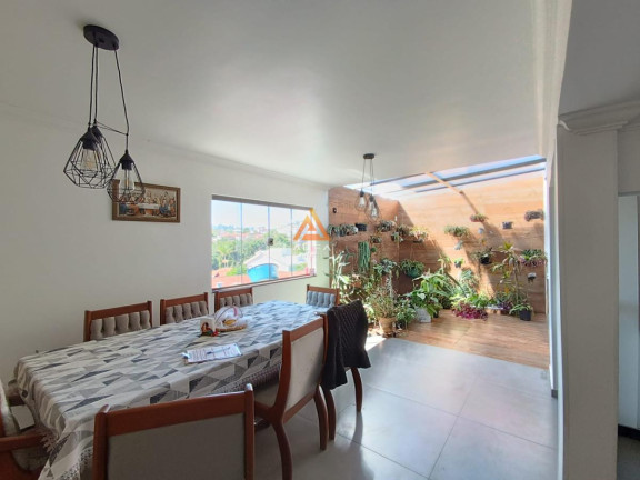 Imagem Casa com 4 Quartos à Venda, 300 m²