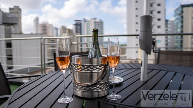Imagem Apartamento com 4 Quartos para Temporada, 250 m² em Centro - Balneário Camboriú Imagem Apartamento com 4 Quartos para Temporada, 250 m² em Centro - Balneário Camboriú