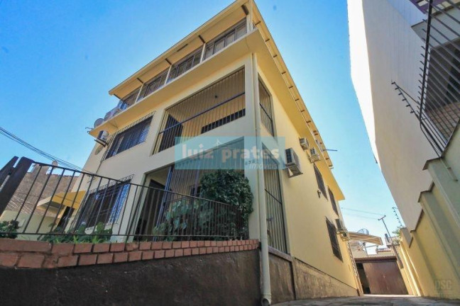 Imagem Casa com 7 Quartos à Venda, 330 m² em Nonoai - Porto Alegre