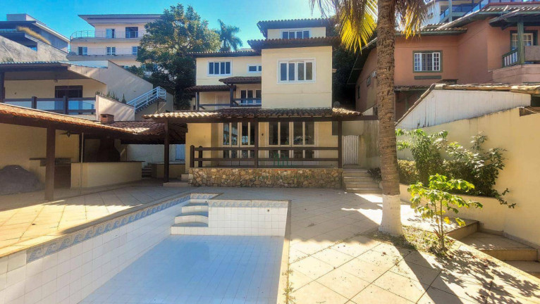 Casa com 7 Quartos à Venda, 437 m² em Camboinhas - Niterói