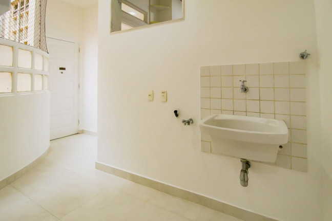 Imagem Imóvel com 3 Quartos à Venda, 108 m² em Copacabana - Rio De Janeiro Imagem Imóvel com 3 Quartos à Venda, 108 m² em Copacabana - Rio De Janeiro
