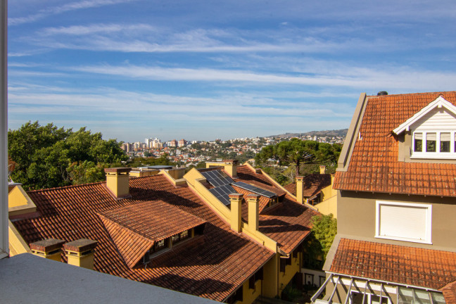 Casa com 4 Quartos à Venda,  em Três Figueiras - Porto Alegre