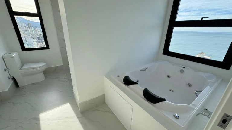 Imagem Apartamento com 4 Quartos à Venda, 180 m² em Meia Praia - Itapema