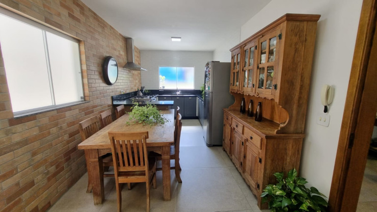 Imagem Casa com 3 Quartos à Venda, 260 m² em Vila Petrópolis - Atibaia Imagem Casa com 3 Quartos à Venda, 260 m² em Vila Petrópolis - Atibaia